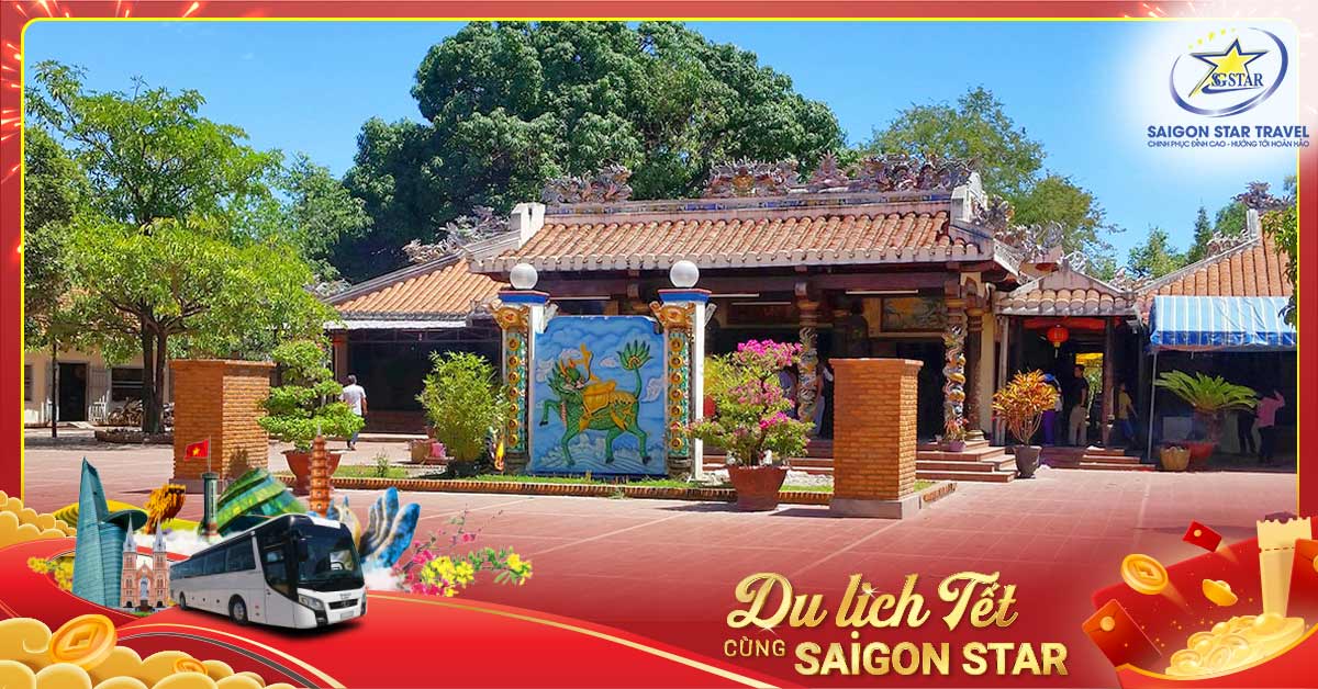 Cầu an tại Dinh Thầy Thím