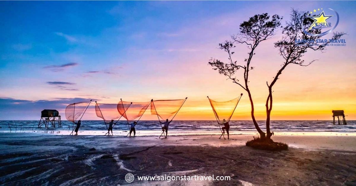 Hoàng hôn buôn xuống tại bãi biển Tân Thành