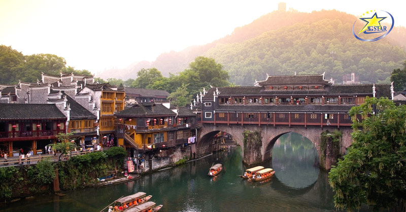 Tour Du Lịch Trương Gia Giới Phượng Hoàng Cổ Trấn 6N5Đ | Saigon Star Travel Chiêm ngưỡng Cầu Hồng Kiều trăm năm tại Phượng Hoàng cổ trấn