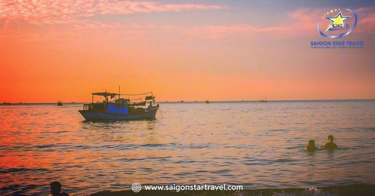 Hoàng hôn lãng mạn tại Bãi Dâu Vũng Tàu