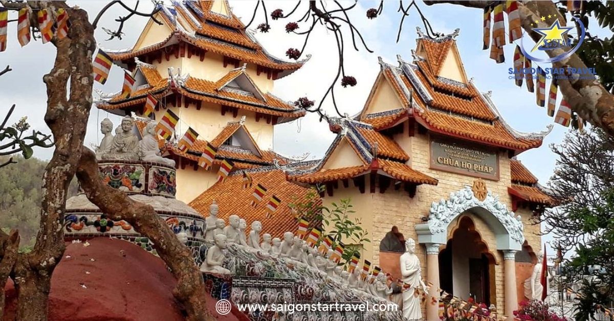 Chiêm bái chùa Thích Ca Phật Đài điểm tham quan tôn giáo nổi tiếng