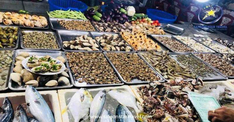 Khám Phá Top 5 Chợ Vũng Tàu Chuyên Hải Sản Tươi Ngon | Saigon Star Travel Hải sản sơ chế cực hấp dẫn tại chợ đêm hải sản Vũng Tàu