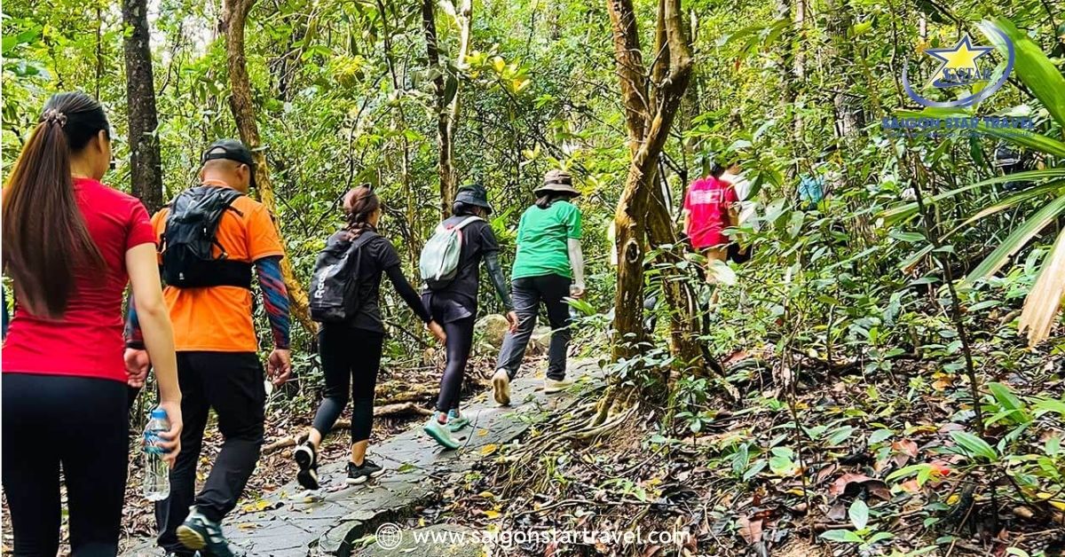 Trải nghiệm trekking Núi Minh Đạm
