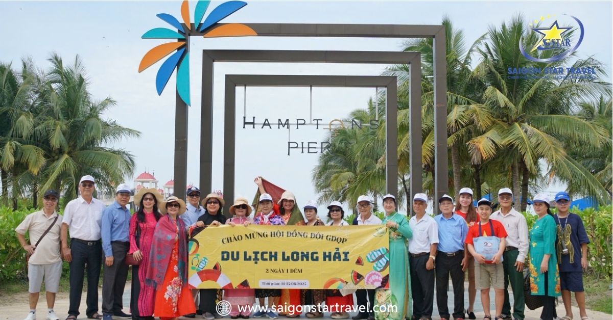 Đoàn khách của Saigon Star Travel đang vui chơi tại Vũng Tàu