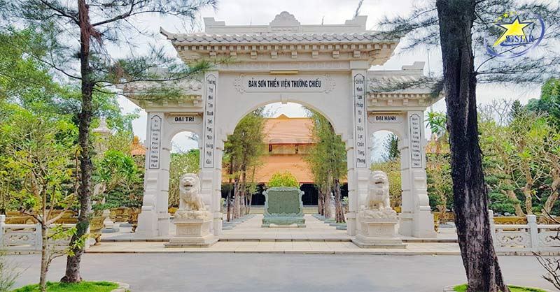 Chiêm bái tại Thiền Viện Thường Chiếu