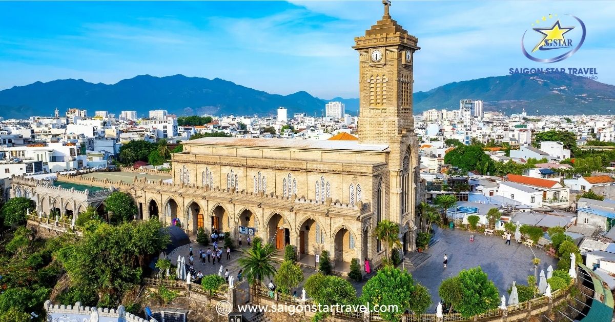 Toàn cảnh nhà thờ đá Nha Trang