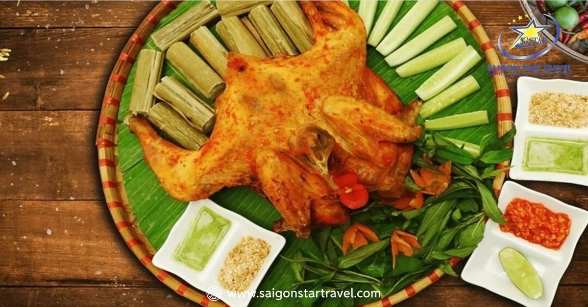 Gà nướng Bản Đôn nguyên con chấm muối lá é ăn kèm cơm lam
