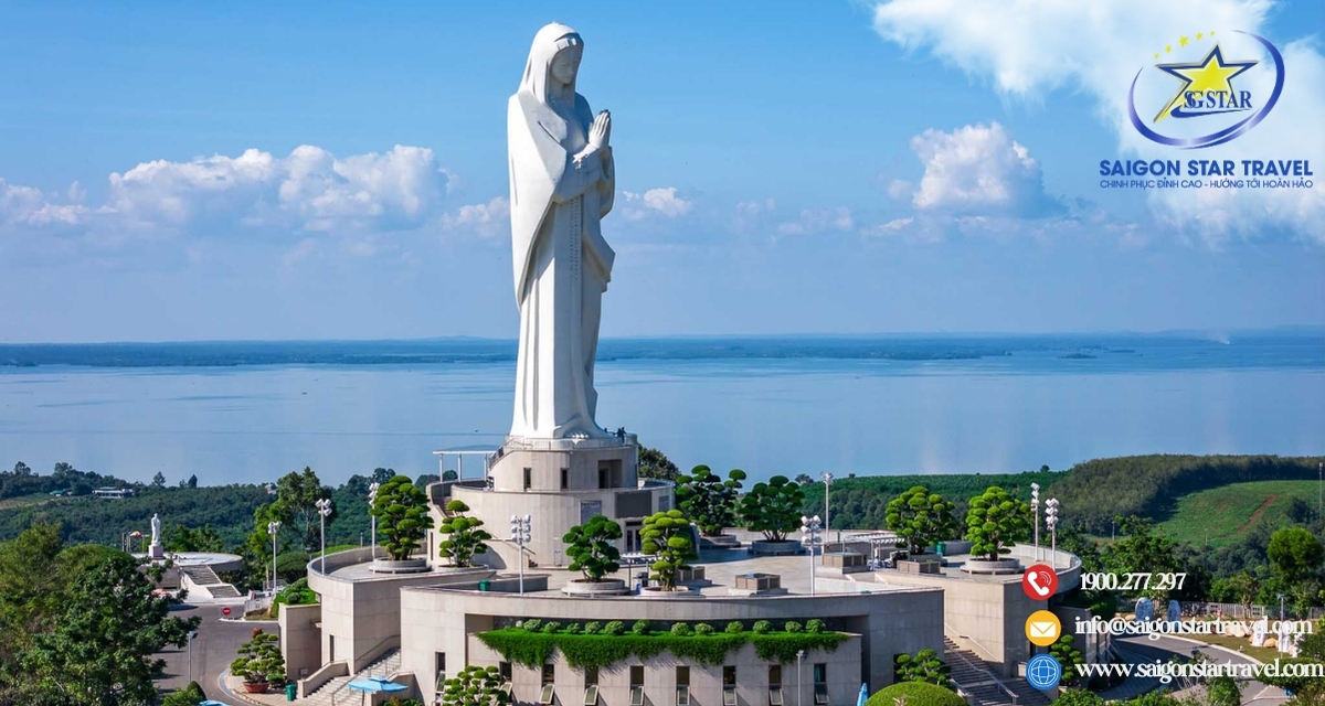 Tượng đài Đức Mẹ Núi Cúi