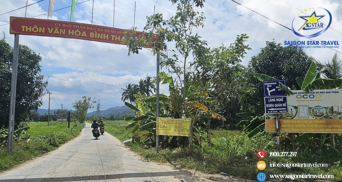 Đường vào làng rượu Quán Đế