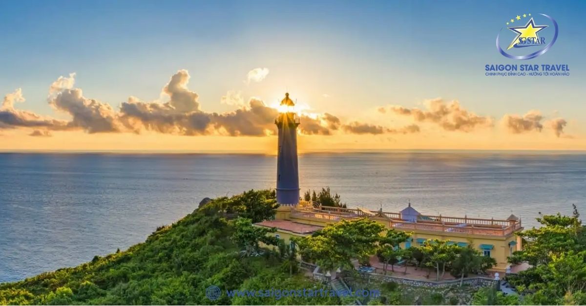 Bình minh ở Hải đăng Đại Lãnh Phú Yên