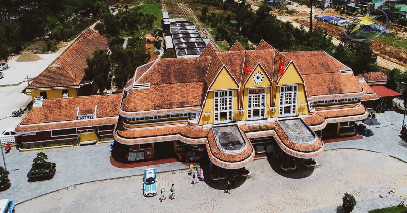 Nắm vững Bản đồ Du lịch Đà Lạt 2024 như người bản xứ | Saigon Star Travel Ga cổ Đà Lạt thu hút nhiều du khách đến tham quan check-in
