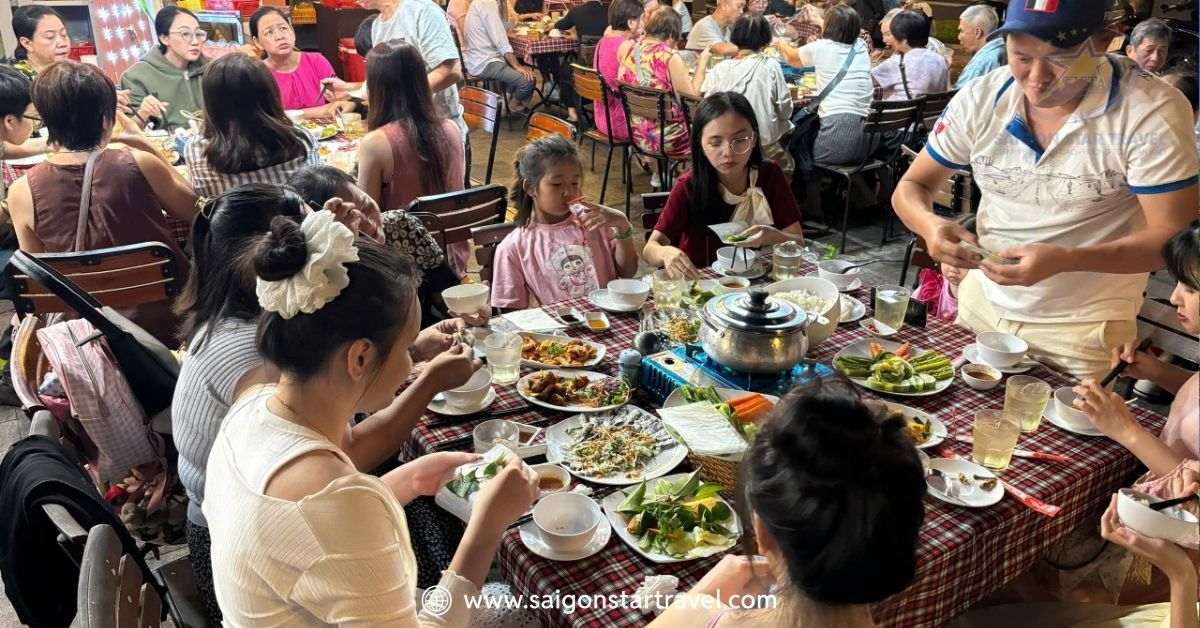 Tham gia Gala Dinner và thưởng thức ẩm thực địa phương tại nhà hàng