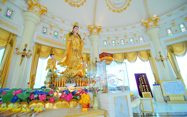 Chiêm ngưỡng những bức tượng Phật tinh xảo tại Lâu đài
