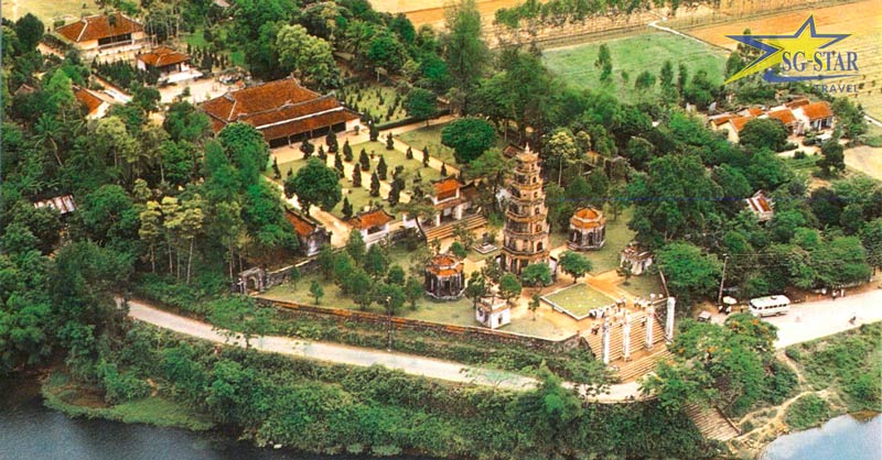 Giới thiệu về chùa Thiên Mụ - “Đệ Nhất Cổ Tự” Huế | Saigon Star Travel Toàn cảnh chùa Thiên Mụ từ trên cao