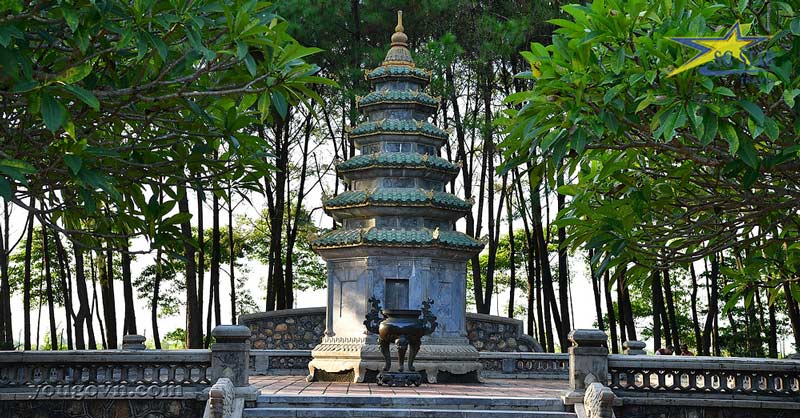 Giới thiệu về chùa Thiên Mụ - “Đệ Nhất Cổ Tự” Huế | Saigon Star Travel Khu mộ tháp của cố Hòa thượng Thích Đôn Hậu
