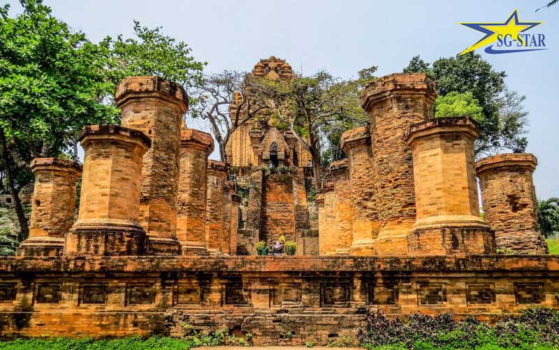 gioi-thieu-ve-thap-ba-ponagar-4
