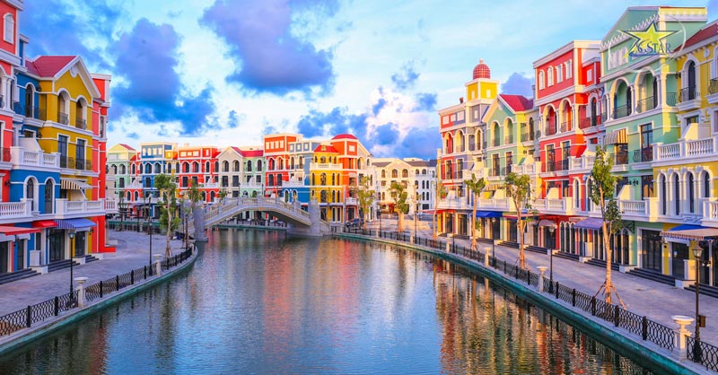 Cẩm Nang Du Lịch Phú Quốc Tự Túc - Kinh Nghiệm Chi Tiết | Saigon Star Travel Check-in Grand World Phú Quốc đầy màu sắc