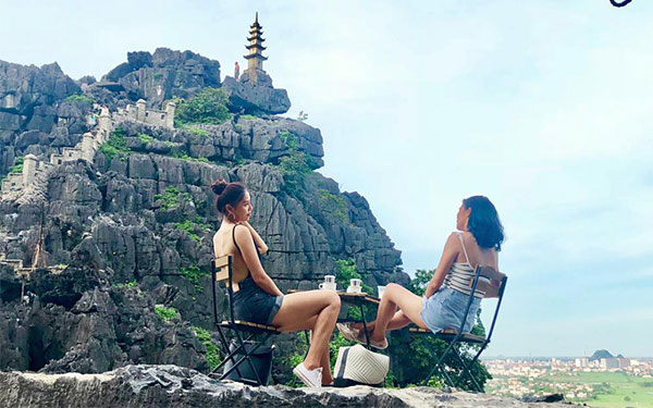 Hang Múa Ninh Bình có gì mà hút khách du lịch đến thế? | Saigon Star Travel hang-mua-ninh-binh-561-3