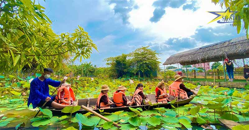 bơi xuồng Happy Happy Farm nông trại sinh thái Bình Chánh
