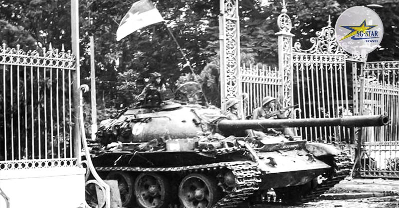 30 Tháng 4 Là Ngày Gì? Ngày 30 Tháng 4 Mùng 1 Tháng 5 Có Ý Nghĩa Gì? | Saigon Star Travel hinh-anh-xe-tang-mang-so-hieu-390-tien-thang-vao-dinh-doc-lap