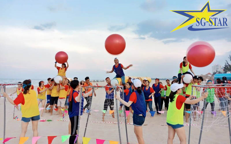 Hoạt động team building dành cho các đoàn thể, công ty tại bãi biển Hoạt động team building dành cho các đoàn thể, công ty tại bãi biển
