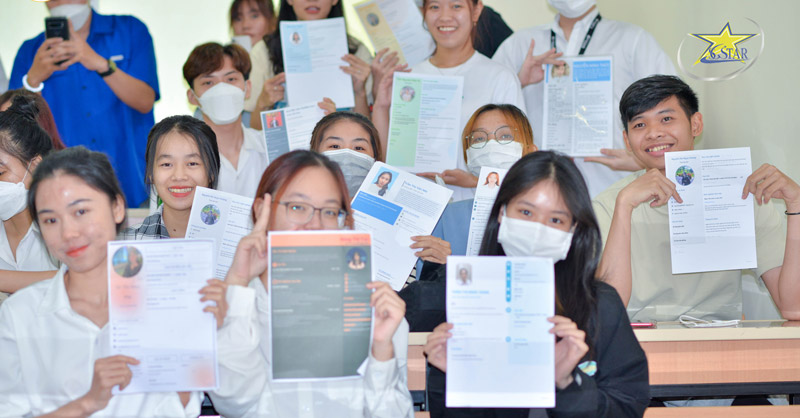 CEO Saigon Star Travel tham dự hội thảo "Toả sáng cùng nhà tuyển dụng" | Saigon Star Travel Các bạn sinh viên được trải nghiệm tạo CV chuyên nghiệp, hút mắt các nhà tuyển dụng