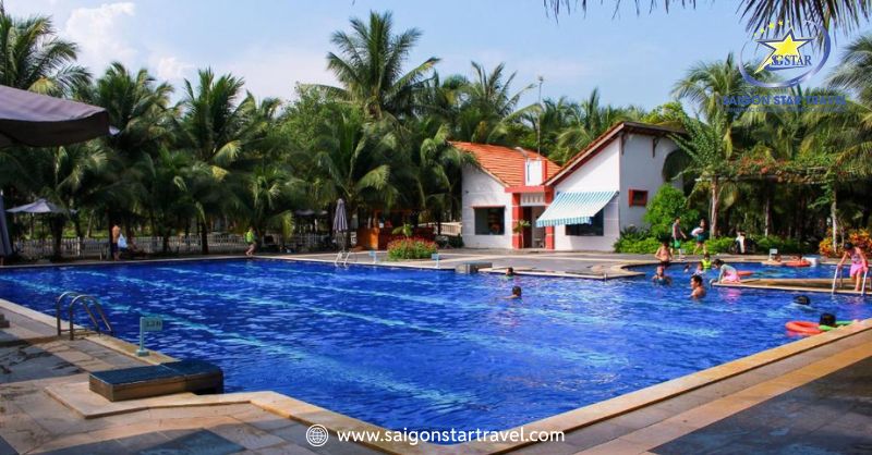 hồ bơi tại đất lành resort