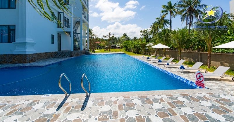 Hồ bơi ngoài trời