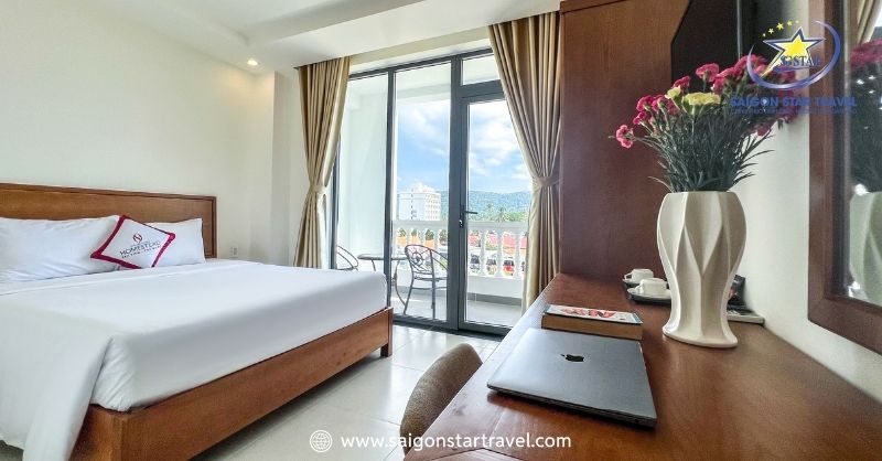 Phòng view hướng phố