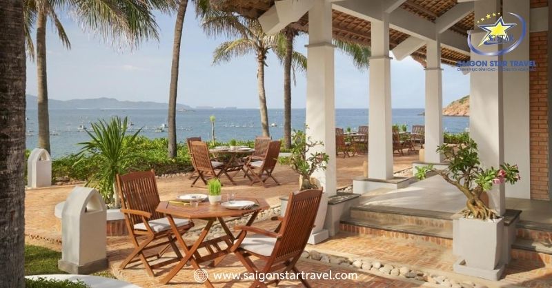 Tận hưởng không khí biển cả cùng bữa ăn ngon với Avani Quy Nhơn Resort