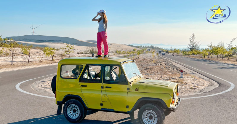 Xe Jeep Mũi Né | Saigon Star Travel Xe Jeep Mũi Né gầm cao thoáng mở phù hợp cung đường cát và đường biển