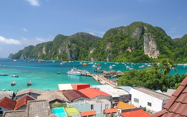 Khám phá đảo Phi Phi - hòn ngọc xanh của Thái Lan | Saigon Star Travel Khu dân cư với những căn nhà gỗ trên biển tại đảo Phi Phi