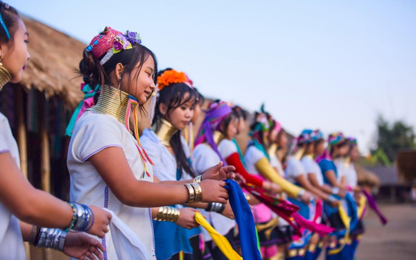 Khám phá làng cổ dài Karen kỳ lạ tại Thái Lan | Saigon Star Travel Bất kỳ ai đến làng cũng đều bất ngờ với phong tục truyền thống của người dân