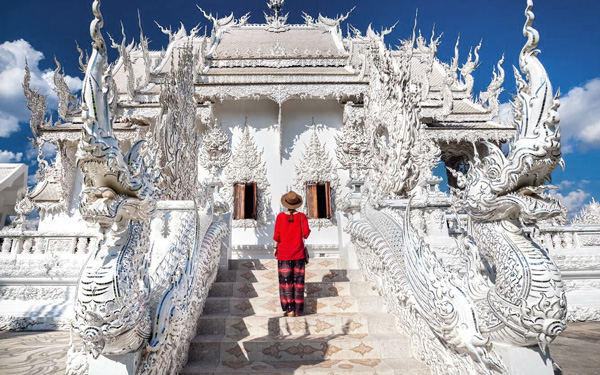 kham pha ngoi chua trang doc dao wat rong khun 2