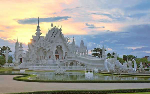 Khám phá ngôi chùa trắng độc đáo Wat Rong Khun | Saigon Star Travel kham pha ngoi chua trang doc dao wat rong khun 6