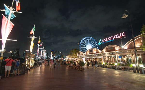 Asiatique the Riverfront - Khu phức hợp gồm ăn uống, mua sắm, vui chơi