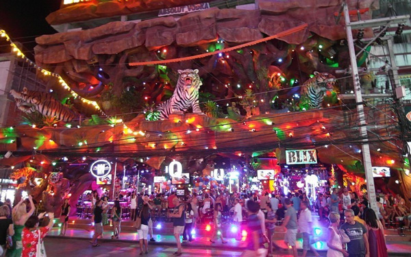 Khám phá Patong Walking - phố đi bộ sầm uất của Thái Lan | Saigon Star Travel Tiger Disco – Một trong những câu lạc bộ náo nhiệt tại Patong Walking