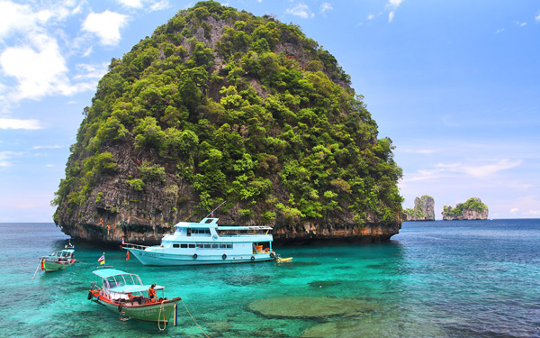 Khám phá thiên đường biển đảo tại vinh Phang Nga Thái Lan | Saigon Star Travel Một trong số các hòn đảo tại quần đảo Koh Phi Phi