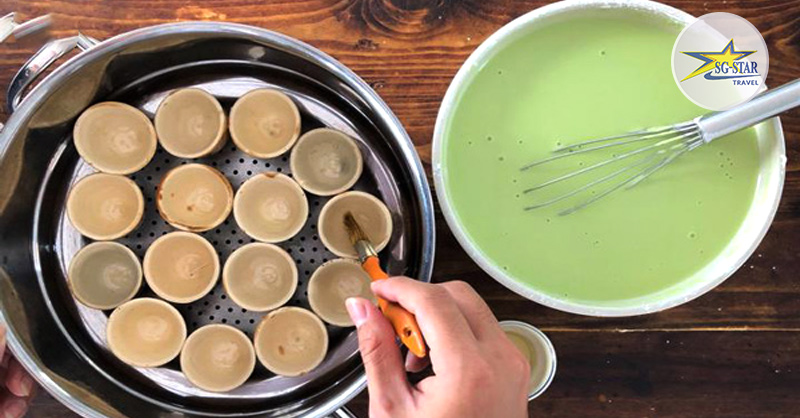 Khi hấp đừng quên tráng một lớp mỏng dầu ăn để chống dính