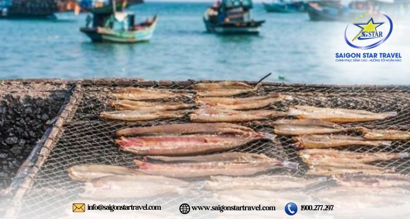 Khô cá được phơi tại Nam Du