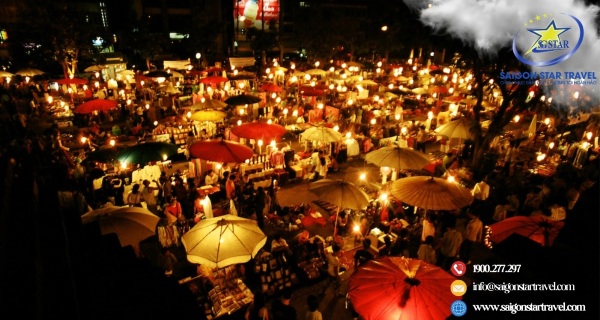 Không khí tấp nập về đêm tại chợ