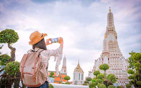 Không nên bỏ qua nếu chưa biết đi du lịch Thái Lan nên mặc gì | Saigon Star Travel Những trang phục rộng, thoải mái luôn được ưu tiên khi đi du lịch