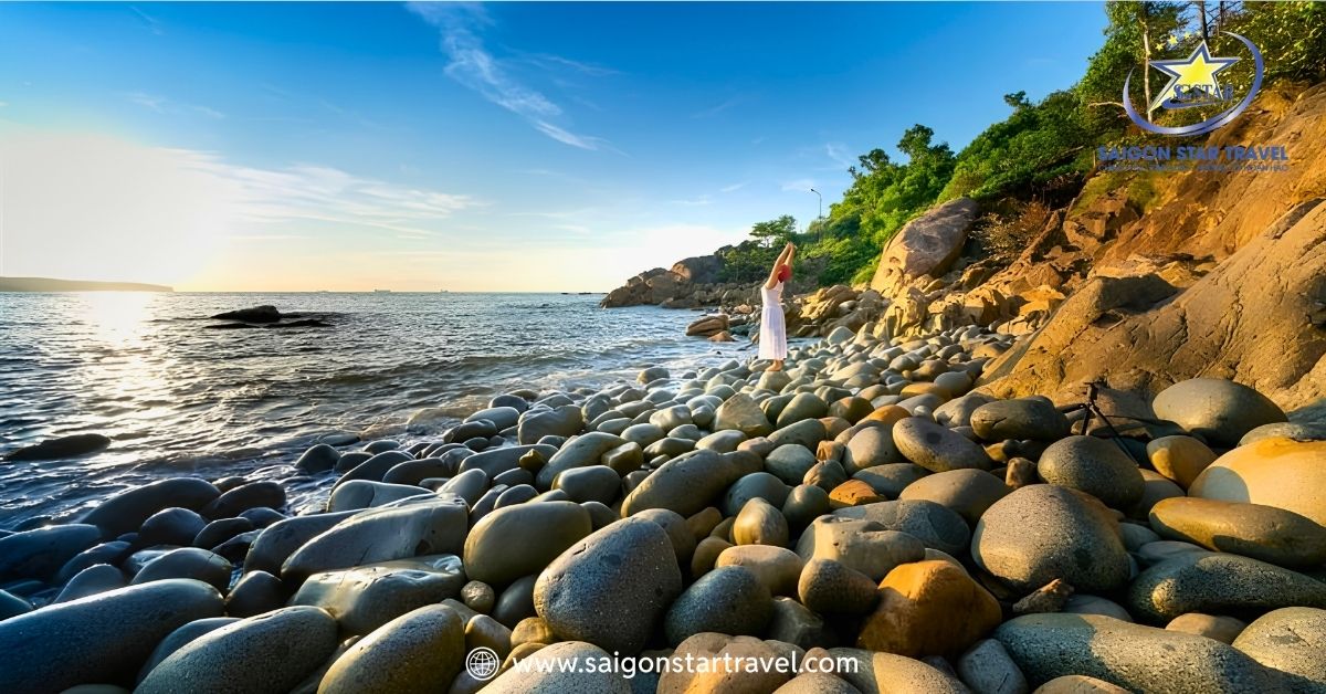 bãi tắm hoàng hậu bãi đá trứng quy nhơn