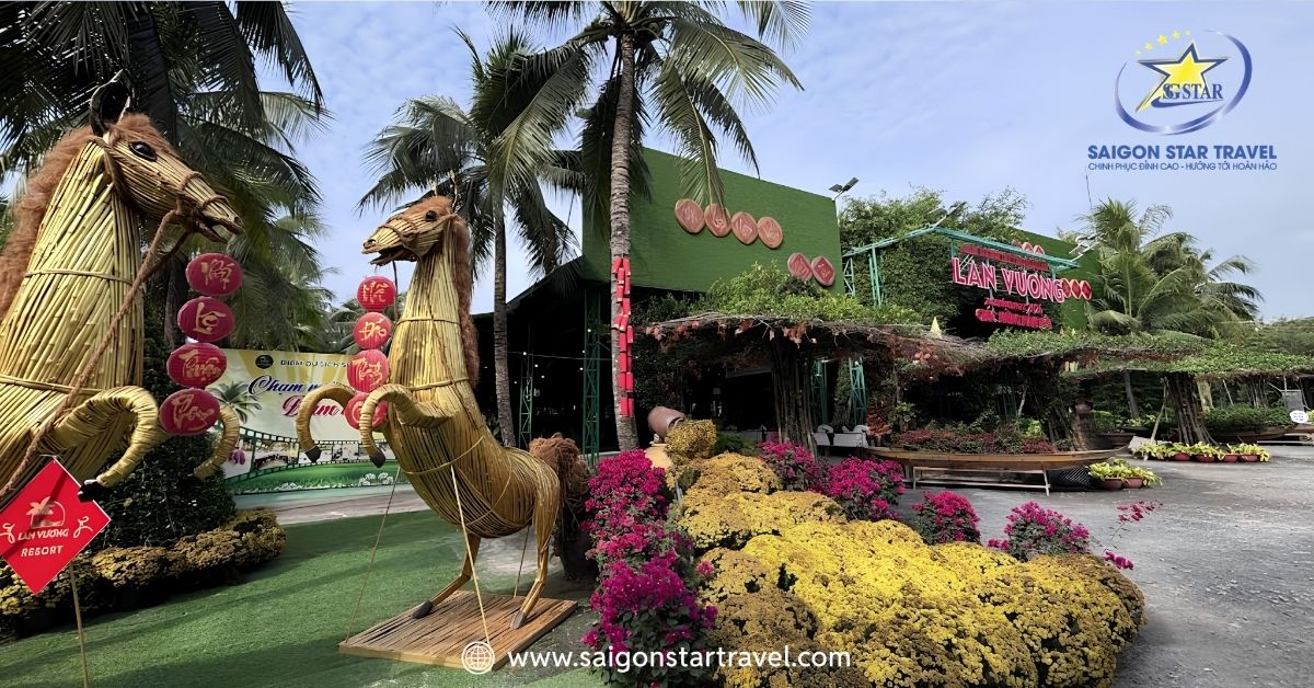 Cổng chào khu du lịch Lan Vương