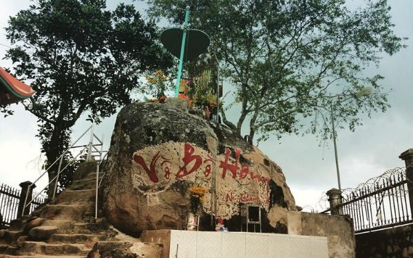 Điện Bồ Hong - Khu du lịch Núi Cấm