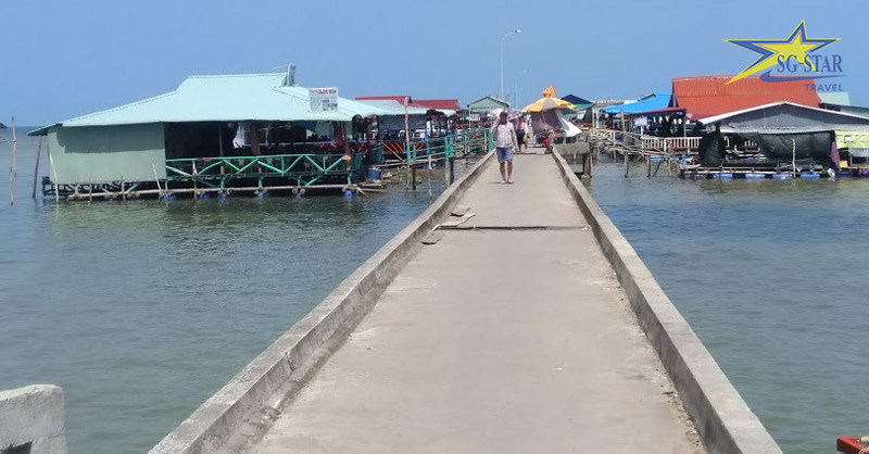 Địa Điểm Du Lịch Phú Quốc Hấp Dẫn Nhất Bạn Không Nên Bỏ Qua | Saigon Star Travel Cây cầu ở làng chài Hàm Ninh