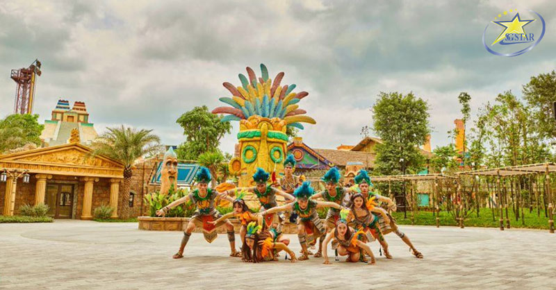 VinWonders Phú Quốc - Điểm Đến Giải Trí Hấp Dẫn Không Thể Bỏ Qua Tại Phú Quốc | Saigon Star Travel Chụp ảnh cùng người Vikings ở khu làng bí mật