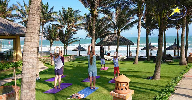 Cẩm Nang Du Lịch Cho Gia Đình - Cho Chuyến Đi Trọn Vẹn | Saigon Star Travel Lớp học Yoga tại Resort
