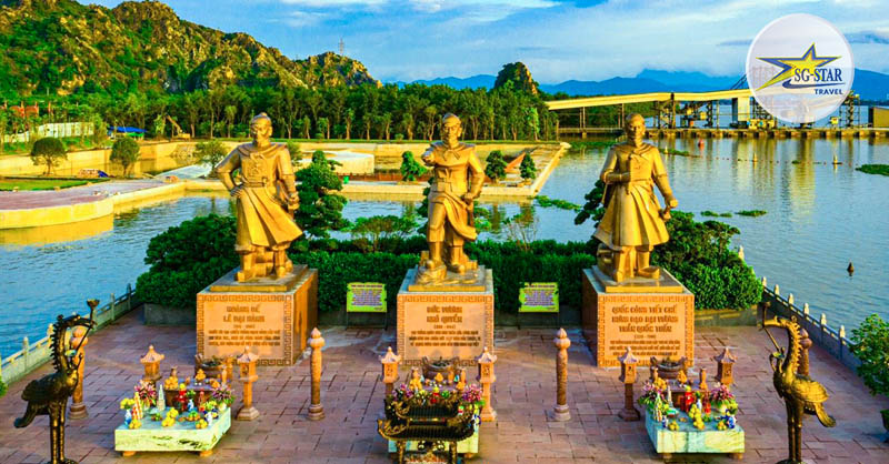 Khu vực tượng đài tại khu di tích bãi cọc Bạch Đằng sạch sẽ và trong lành Khu vực tượng đài tại khu di tích bãi cọc Bạch Đằng sạch sẽ và trong lành