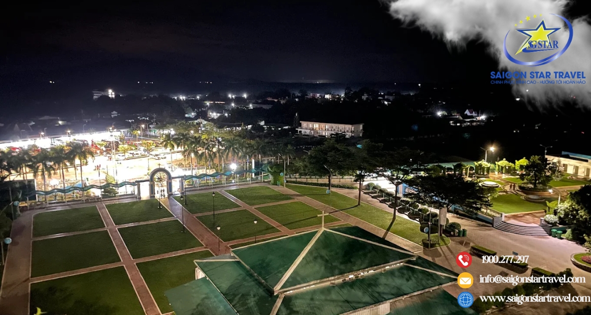 Khung cảnh Đức Mẹ Tà Pao ban đêm